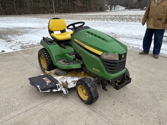 Image of John Deere X580 equipment image 4