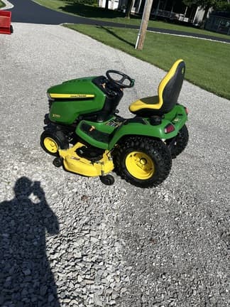 Image of John Deere X590 equipment image 3