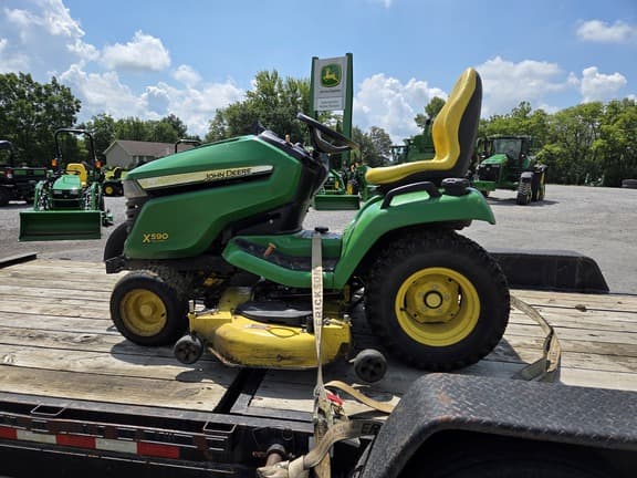 Image of John Deere X590 equipment image 3