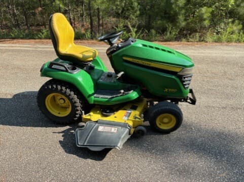 Image of John Deere X590 equipment image 1