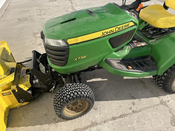 Image of John Deere X738 equipment image 2