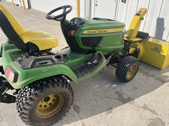 Image of John Deere X738 equipment image 3