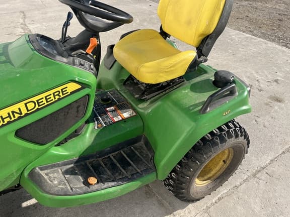 Image of John Deere X738 equipment image 1