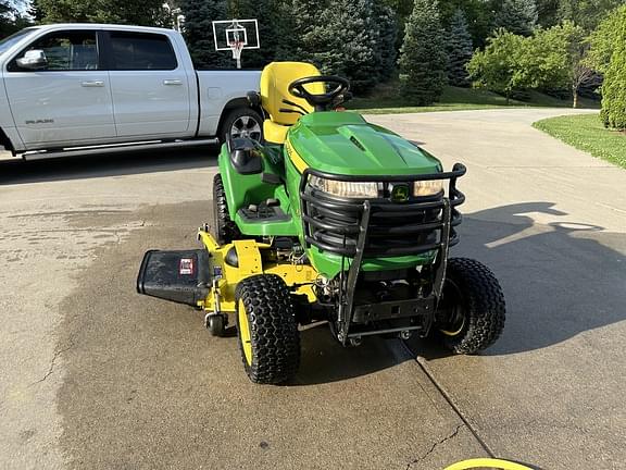 Image of John Deere X738 equipment image 1
