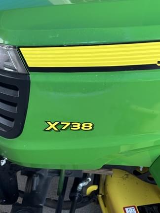 Image of John Deere X738 equipment image 3