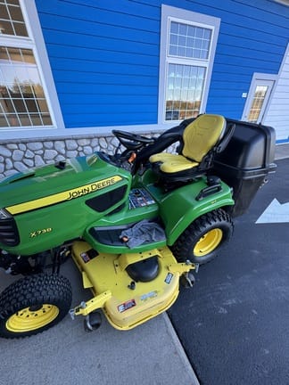 2015 John Deere X738 Equipment Image0