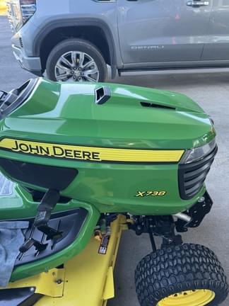 Image of John Deere X738 equipment image 4
