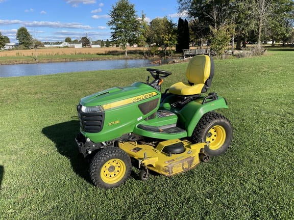 2015 John Deere X738 Equipment Image0