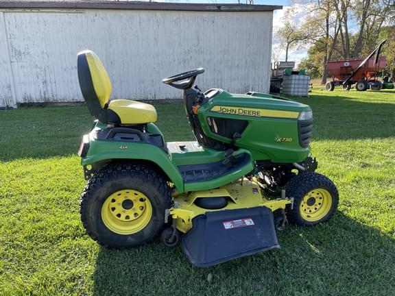 Image of John Deere X738 equipment image 2
