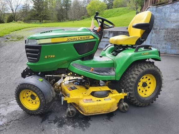 Image of John Deere X739 Primary image