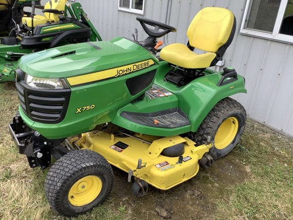 2015 John Deere X750 Equipment Image0
