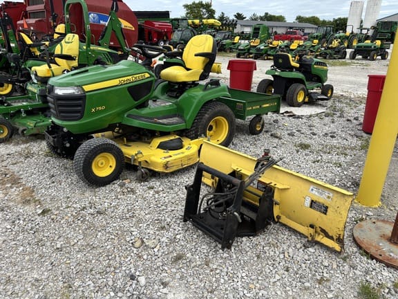 2015 John Deere X750 Equipment Image0