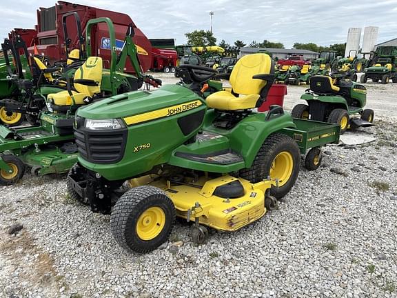Image of John Deere X750 equipment image 2