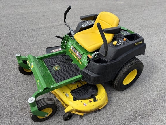 2015 John Deere Z425 Equipment Image0
