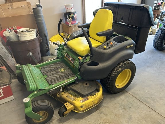 2015 John Deere Z645 Equipment Image0