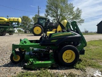 2015 John Deere Z930R Equipment Image0