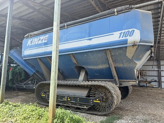 Image of Kinze 1100 equipment image 4