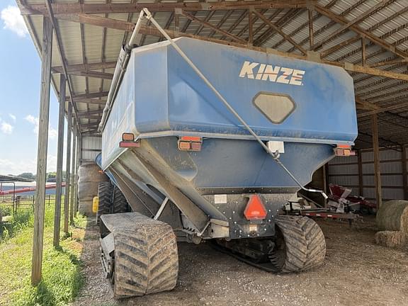 Image of Kinze 1100 equipment image 3