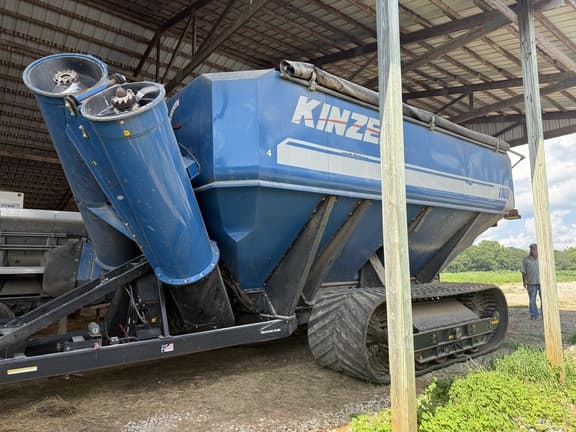 Image of Kinze 1100 equipment image 1