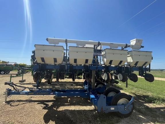 Image of Kinze 3500 equipment image 4