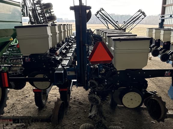 Image of Kinze 3500 equipment image 2