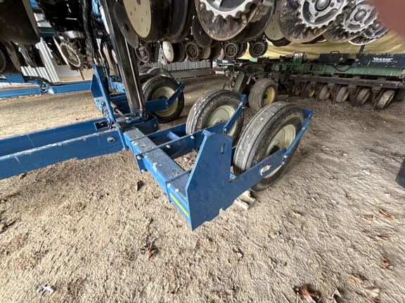 Image of Kinze 3500 equipment image 3