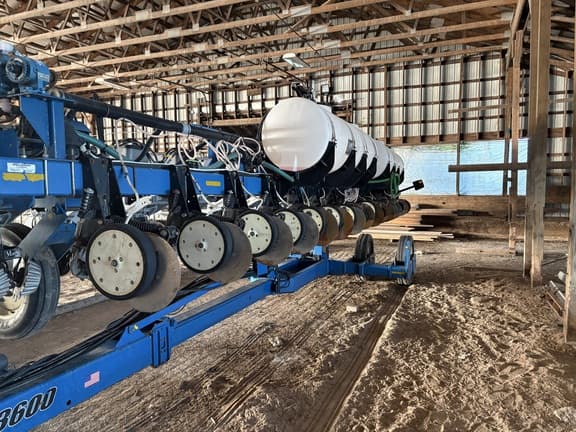 Image of Kinze 3600 equipment image 3