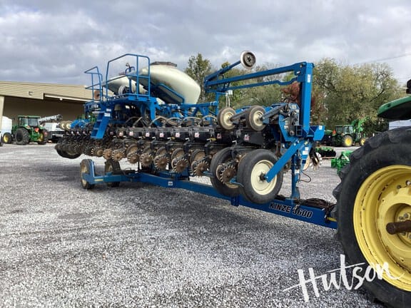 2015 Kinze 3600 Equipment Image0