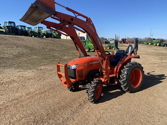 Image of Kubota L3200 equipment image 1