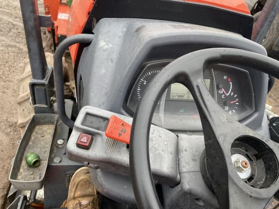 Image of Kubota M5-111 equipment image 4