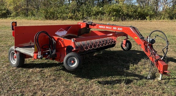 2015 Kuhn Knight MM300 Equipment Image0