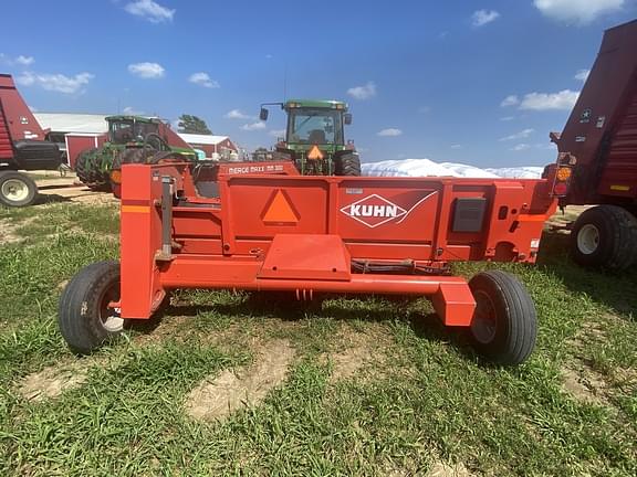 Image of Kuhn Knight MM300 equipment image 2