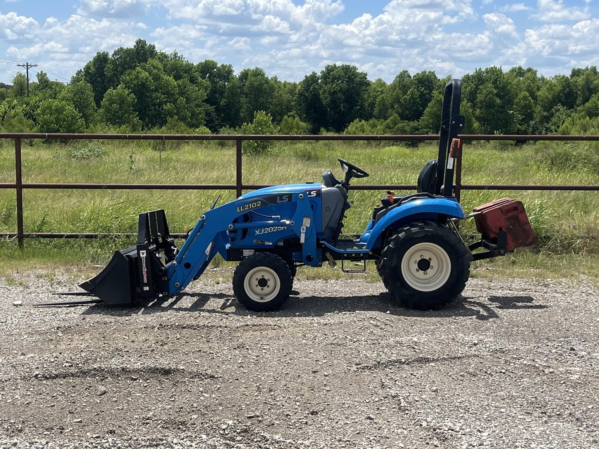 2015 LS XJ2025H Equipment Image0