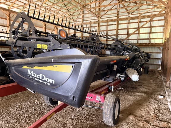 Image of MacDon FD75-40 equipment image 2