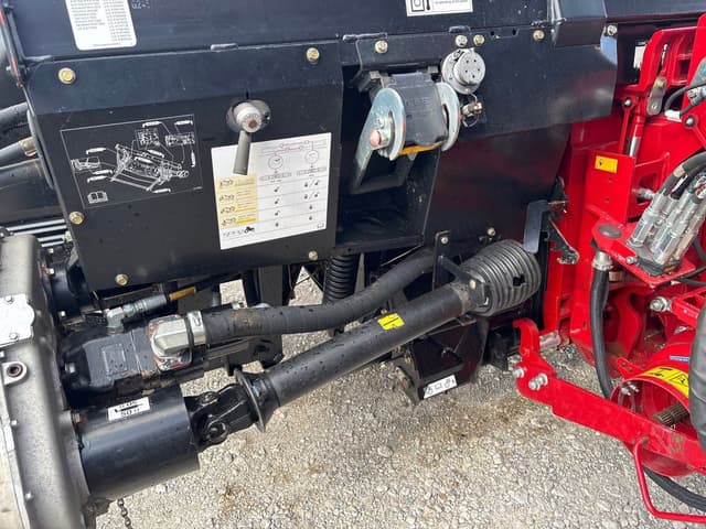 Image of MacDon FD75-S equipment image 3