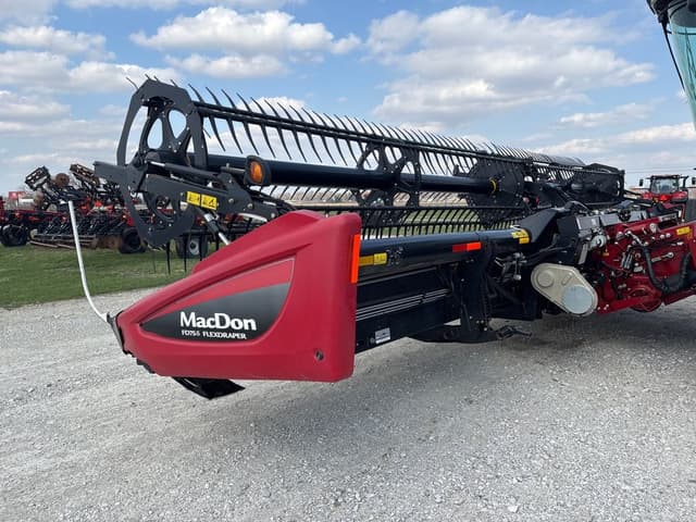 Image of MacDon FD75-S equipment image 4