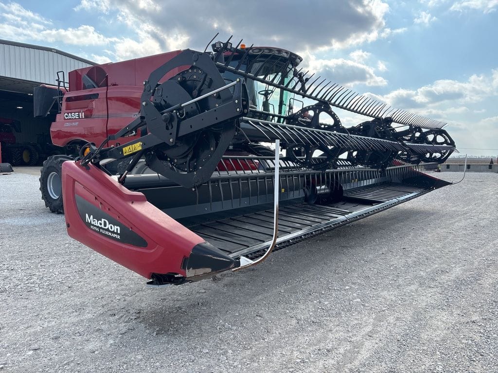 2015 MacDon FD75-S Equipment Image0