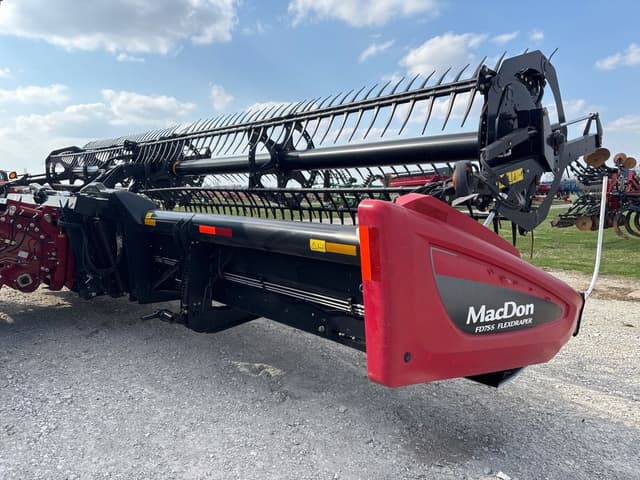 Image of MacDon FD75-S equipment image 2