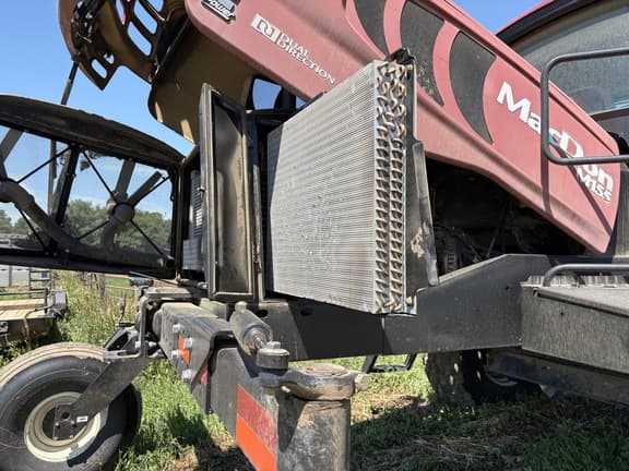 Image of MacDon M155 equipment image 3