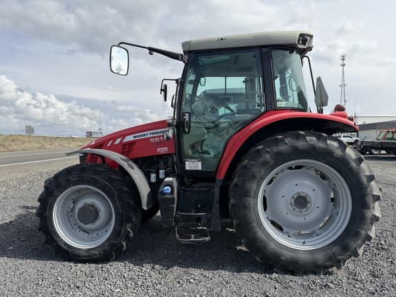 Image of Massey Ferguson 5613 equipment image 2