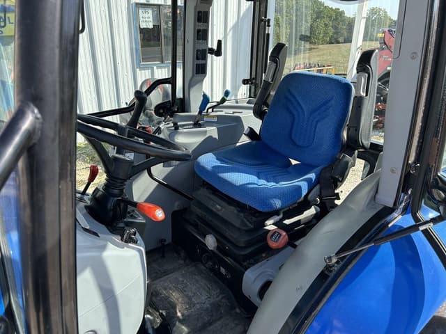 Image of New Holland Boomer 47 equipment image 4