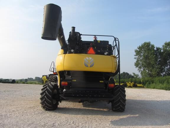 Image of New Holland CR7.90 equipment image 3