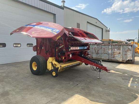 Image of New Holland RB560 Specialty Crop equipment image 4