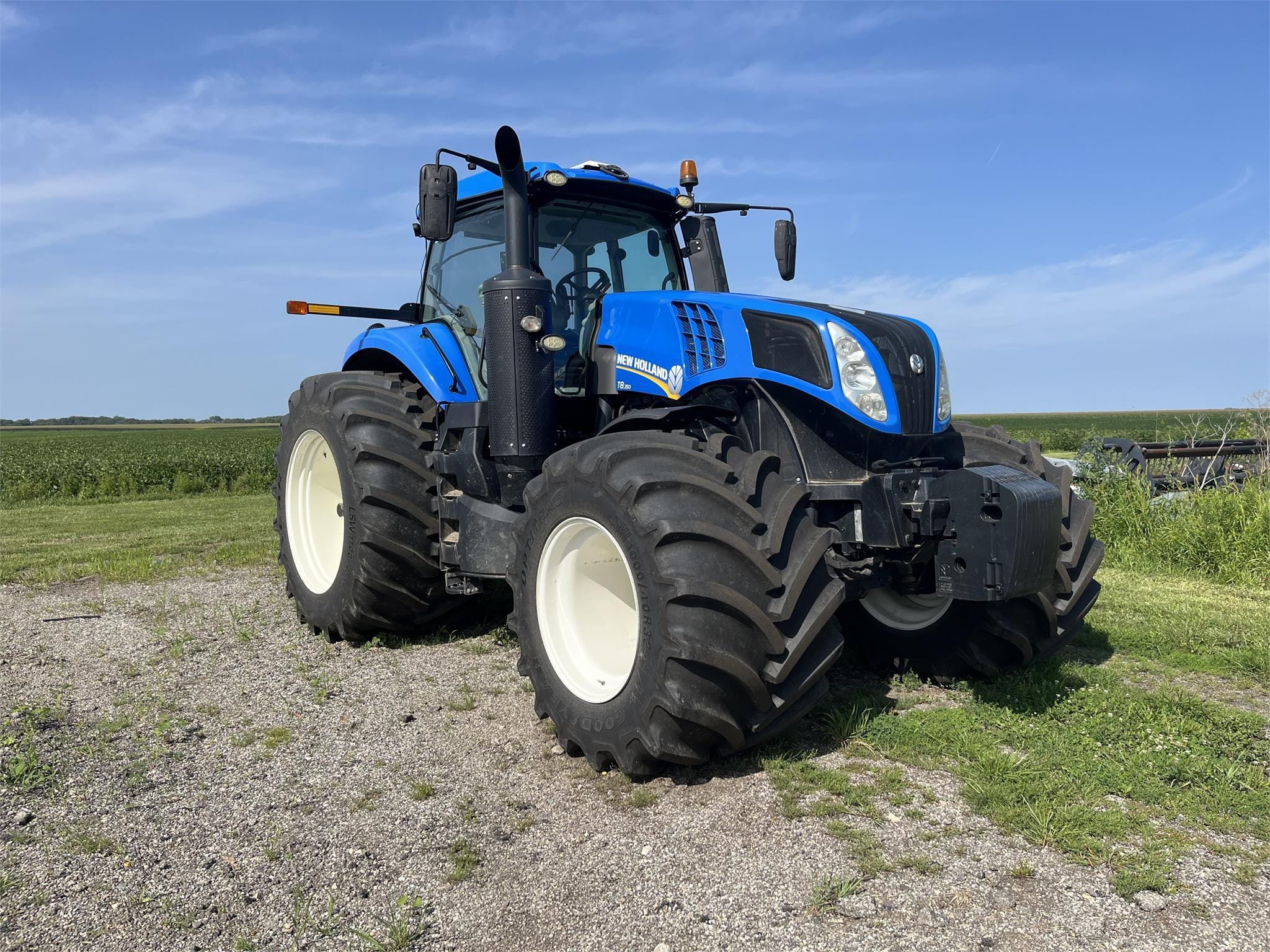 2015 New Holland T8.350 Equipment Image0