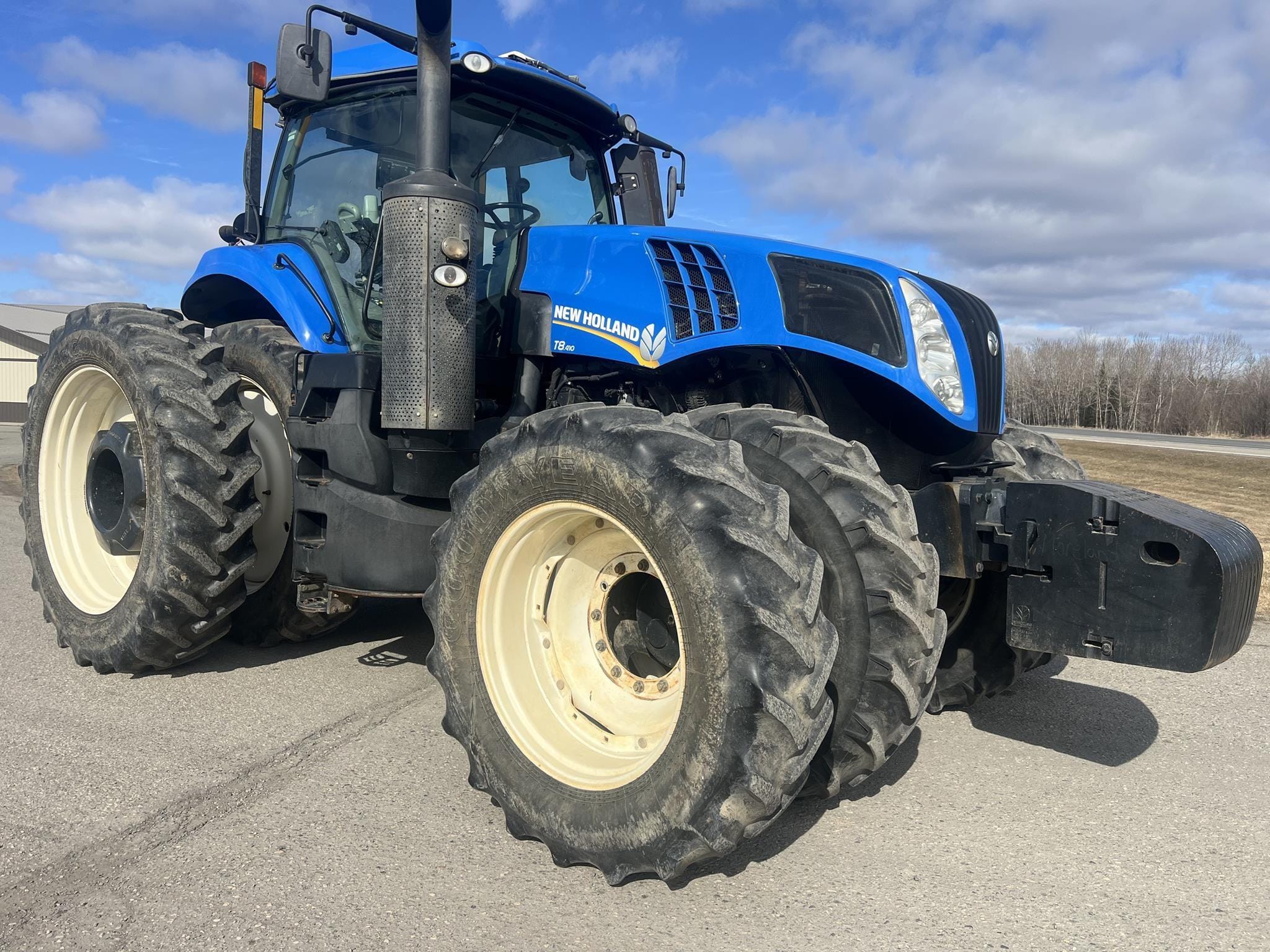 2015 New Holland T8.410 Equipment Image0