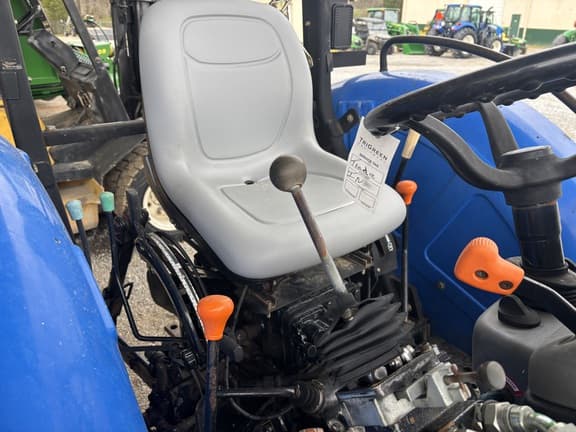 Image of New Holland Workmaster 65 equipment image 4