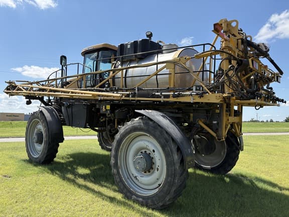 Image of RoGator RG1300B equipment image 2