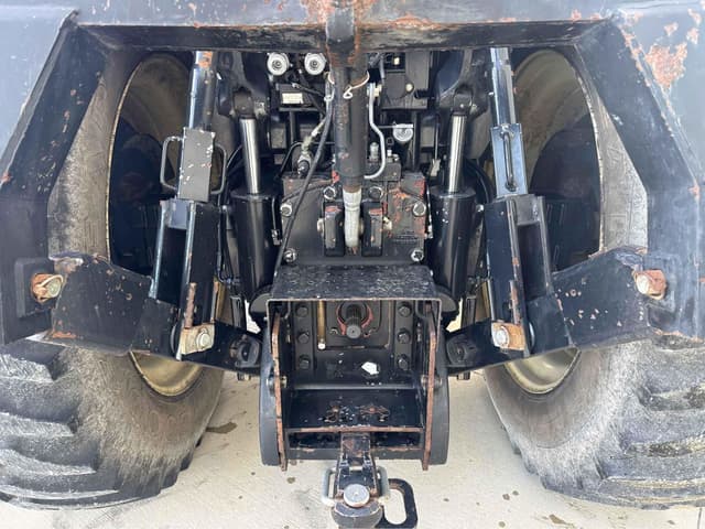 Image of Versatile 260 equipment image 4