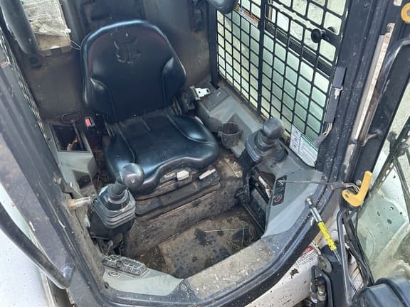 Image of Bobcat T650 equipment image 4