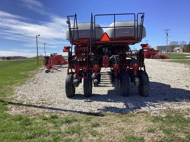 Image of Case IH 1255 equipment image 3